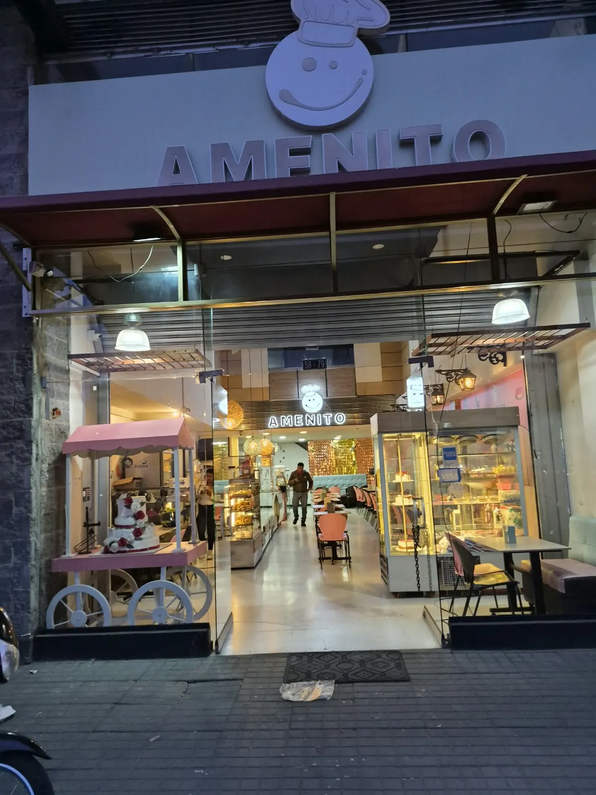 Fachada de Amenito Pastelería Gourmet en la calle 13